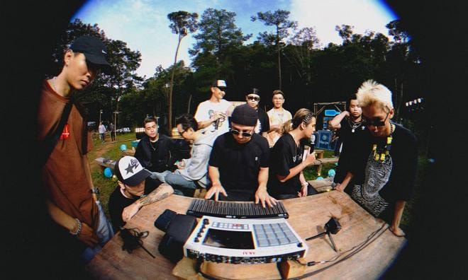 Binz tại Space Jam mùa 1.jpg 5