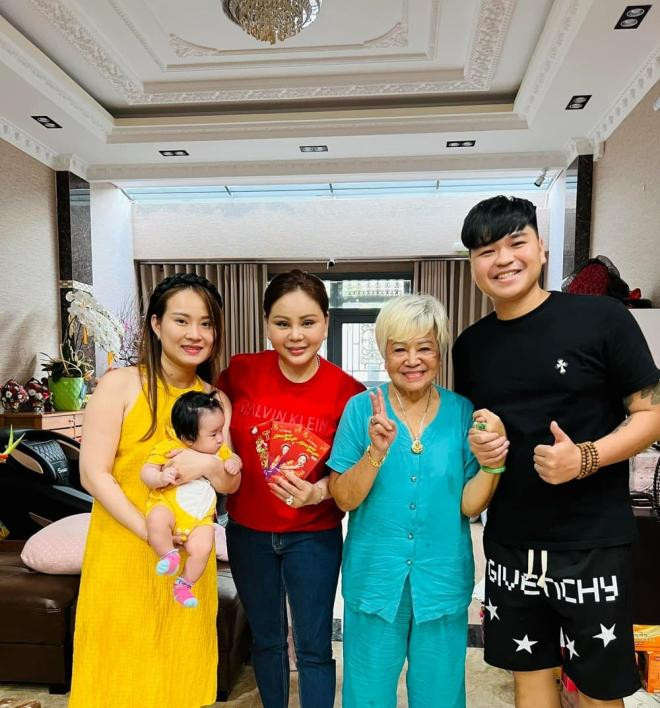 le-giang-dich-thi-la-ba-me-ruot-kiem-me-chong-quoc-dan-hiem-co-kho-tim-voi-cach-ung-xu-danh-cho-con-ruot-va-con-dau-8-ngoisaovn-w1000-h1074 3 le-giang-dich-thi-la-ba-me-ruot-kiem-me-chong-quoc-dan-hiem-co-kho-tim-voi-cach-ung-xu-danh-cho-con-ruot-va-con-dau-8-ngoisaovn-w1000-h1074 3