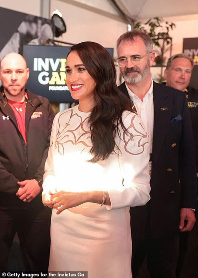 Manh nha muốn mời vợ chồng Meghan đến sự kiện lớn, Nữ hoàng lần đầu tiên vấp phải phản ứng kịch liệt, rủi ro đánh mất sự ủng hộ bấy lâu của công chúng Anh 1