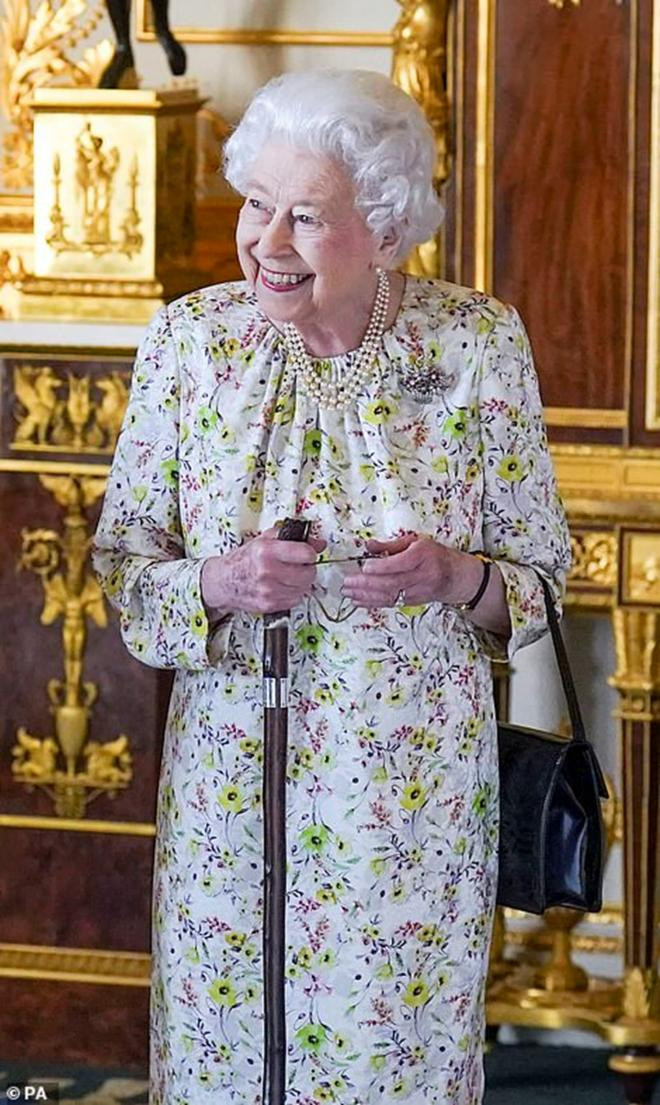  Manh nha muốn mời vợ chồng Meghan đến sự kiện lớn, Nữ hoàng lần đầu tiên vấp phải phản ứng kịch liệt, rủi ro đánh mất sự ủng hộ bấy lâu của công chúng Anh 5