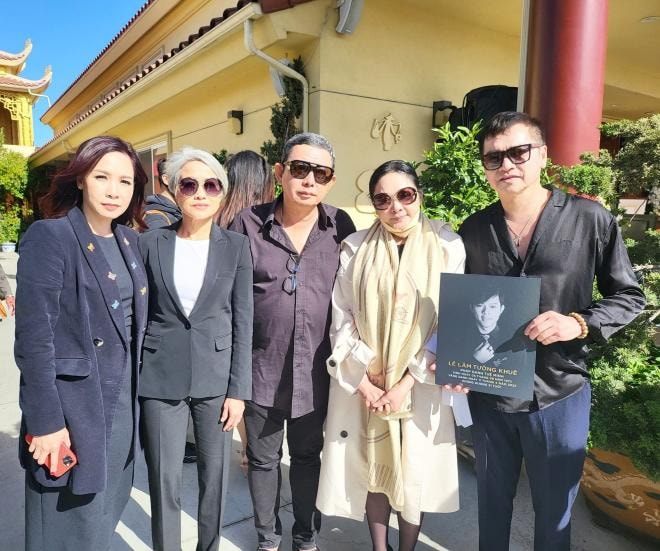 dan-sao-hai-ngoai-nghen-nghen-tien-vien-em-trai-nhu-quynh-trong-tang-le-tai-my-2-ngoisaovn-w2048-h1710 0
