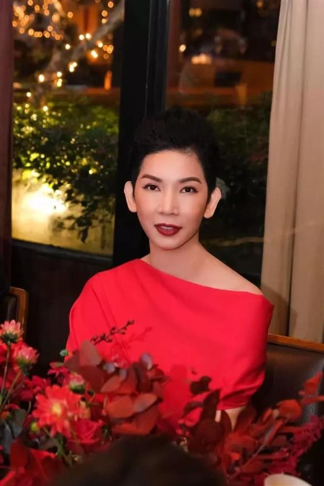 moi-sang-som-xuan-lan-bi-ga-dan-ong-la-duoi-bam-va-co-hanh-dong-bat-thuong-noi-cong-cong-1-ngoisaovn-w666-h1000 3 moi-sang-som-xuan-lan-bi-ga-dan-ong-la-duoi-bam-va-co-hanh-dong-bat-thuong-noi-cong-cong-1-ngoisaovn-w666-h1000 3