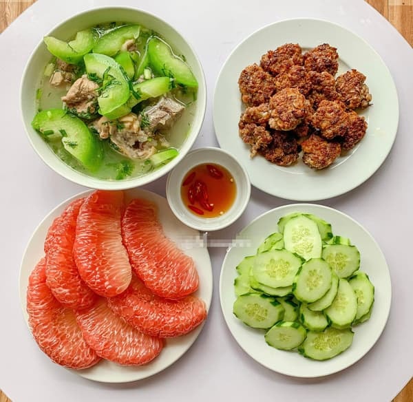 mâm cơm ngày hè  2