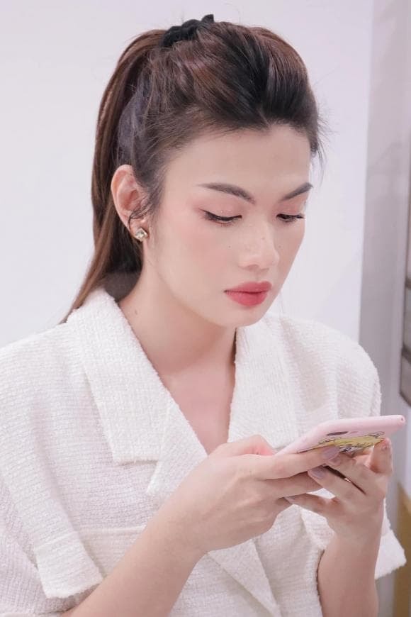 dao-ba-loc-lan-dau-khoe-lung-tran-quyen-ru-voi-dam-mong-manh-dan-tinh-xiu-len-xiu-xuong-vi-qua-yeu-kieu-9-ngoisaovn-w580-h870 1