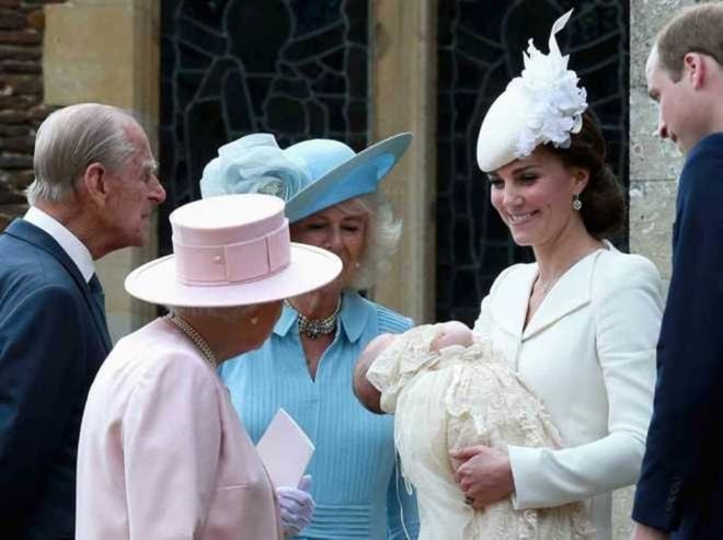 Bà Camilla phách lối như thế nào? Thấy Kate giống Diana nên 'chơi chiêu' khiến cô gọi món ăn mà Charles ghét nhất  15