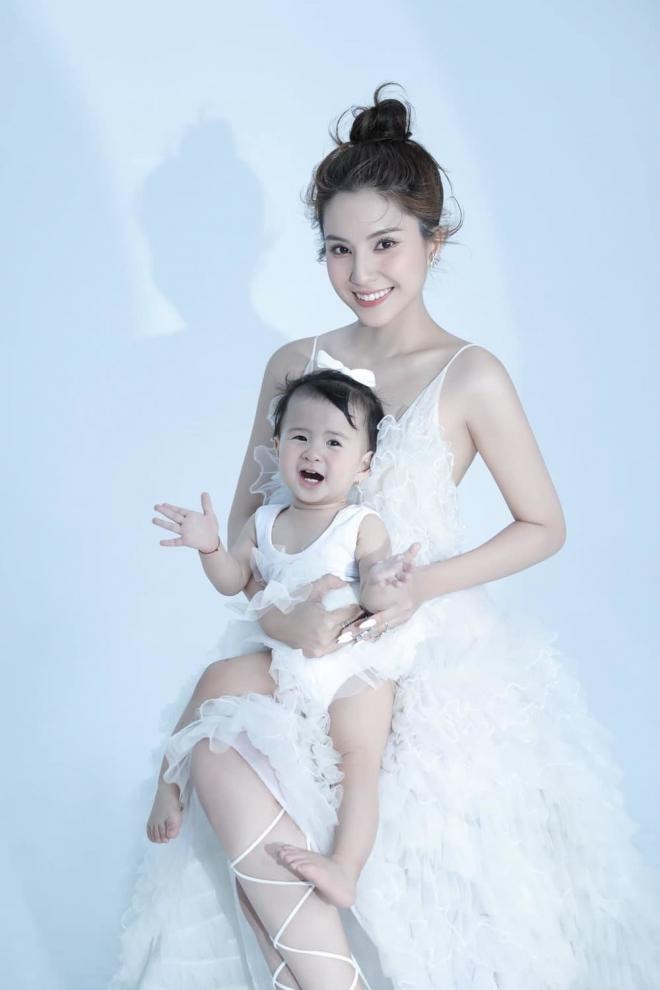 con-gai-jack-som-boc-lo-thien-huong-nghe-thuat-mot-chi-tiet-tren-khuon-mat-y-het-ong-bo-noi-tieng-5-ngoisaovn-w1000-h1500 5