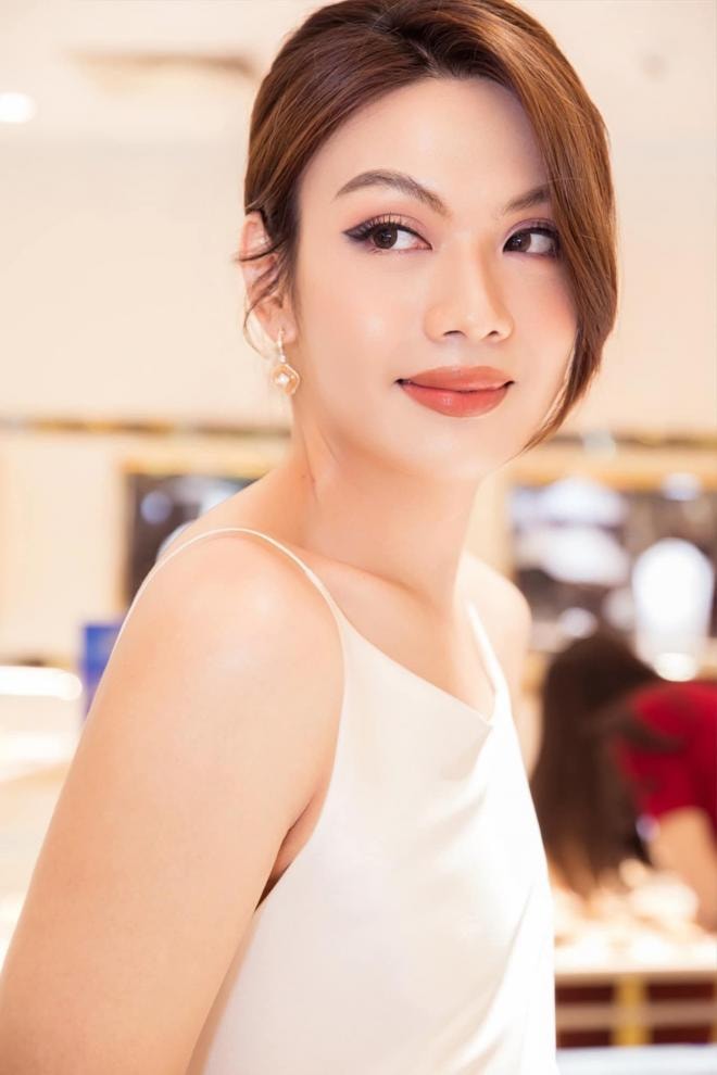 dao-ba-loc-lan-dau-khoe-lung-tran-quyen-ru-voi-dam-mong-manh-dan-tinh-xiu-len-xiu-xuong-vi-qua-yeu-kieu-12-ngoisaovn-w1365-h2048 3