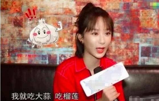 Các đạo cụ được nữ diễn viên sử dụng trong cảnh hôn: Angelababy dùng màng bọc thực phẩm, Địch Lệ Nhiệt Ba dùng thẻ ngân hàng, Dương Tử là bá đạo nhất 3