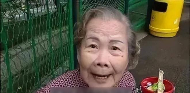 Gia nhập ngành giải trí khi đã 60 tuổi, đóng phim cùng Lưu Đức Hoa và Châu Tinh Trì, mất gần 30 năm để bà trở nên quen thuộc ở Hong Kong 10