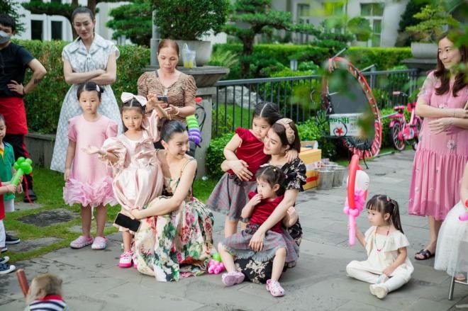 nu-hoang-sac-dep-ngoc-duyen-to-chuc-sinh-nhat-4-tuoi-cho-con-gai-cung-sieu-hoanh-trang-tai-biet-thu-cua-chong-cu-11-ngoisaovn-w2048-h1364 10