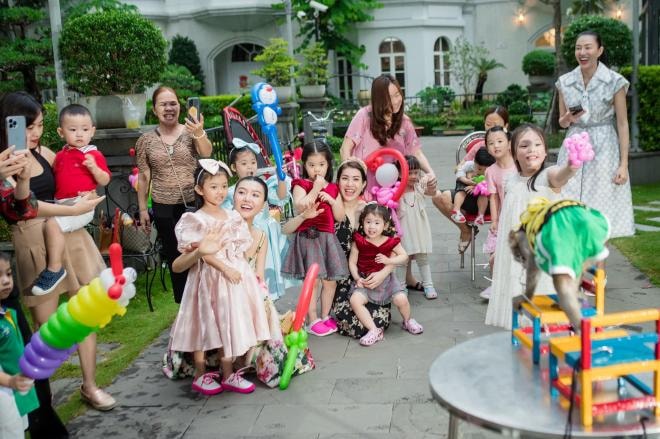 nu-hoang-sac-dep-ngoc-duyen-to-chuc-sinh-nhat-4-tuoi-cho-con-gai-cung-sieu-hoanh-trang-tai-biet-thu-cua-chong-cu-13-ngoisaovn-w2048-h1364 8
