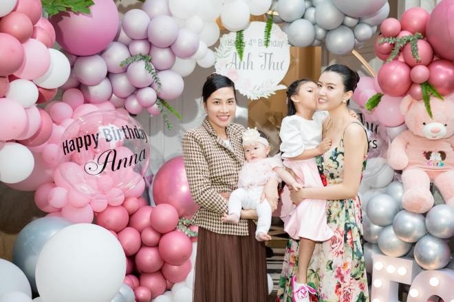 nu-hoang-sac-dep-ngoc-duyen-to-chuc-sinh-nhat-4-tuoi-cho-con-gai-cung-sieu-hoanh-trang-tai-biet-thu-cua-chong-cu-4-ngoisaovn-w2048-h1364 16