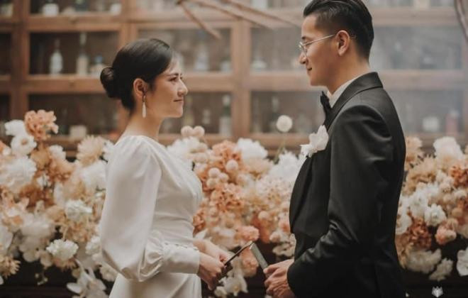 Diễn viên Việt Hoa tung loạt ảnh cưới 'tình bể bình' bên bạn trai đẹp như tài tử điện ảnh 9 Diễn viên Việt Hoa tung loạt ảnh cưới 'tình bể bình' bên bạn trai đẹp như tài tử điện ảnh 9