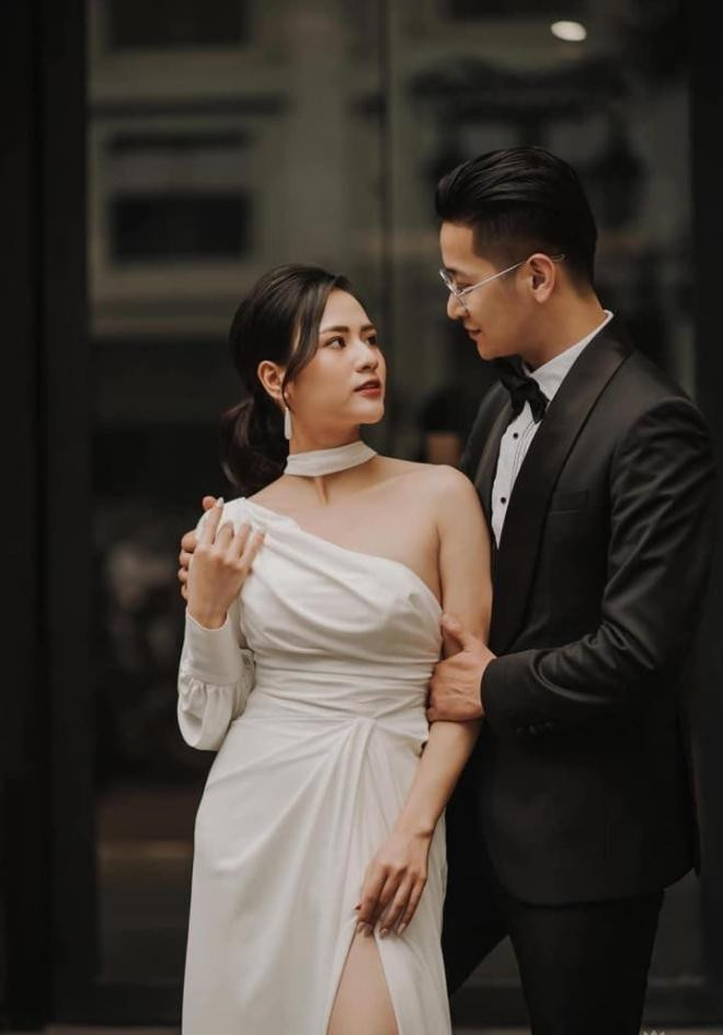 Diễn viên Việt Hoa tung loạt ảnh cưới 'tình bể bình' bên bạn trai đẹp như tài tử điện ảnh 3 Diễn viên Việt Hoa tung loạt ảnh cưới 'tình bể bình' bên bạn trai đẹp như tài tử điện ảnh 3