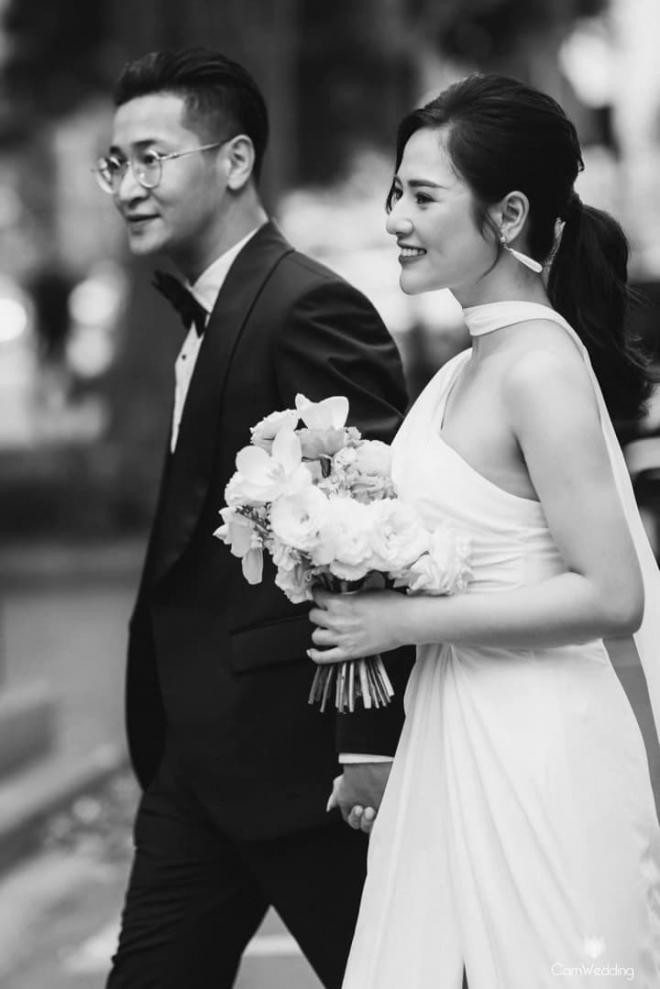 Diễn viên Việt Hoa tung loạt ảnh cưới 'tình bể bình' bên bạn trai đẹp như tài tử điện ảnh 6 Diễn viên Việt Hoa tung loạt ảnh cưới 'tình bể bình' bên bạn trai đẹp như tài tử điện ảnh 6