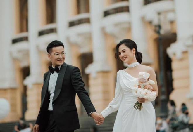 Diễn viên Việt Hoa tung loạt ảnh cưới 'tình bể bình' bên bạn trai đẹp như tài tử điện ảnh 0 Diễn viên Việt Hoa tung loạt ảnh cưới 'tình bể bình' bên bạn trai đẹp như tài tử điện ảnh 0