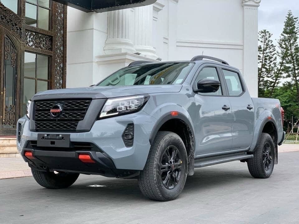 nissan-navara-2022-sap-ra-mat-viet-nam-thay-doi-dong-co-tang-ap-kep-moi-132241.jpg