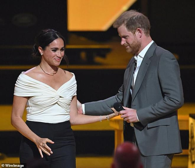 Netflix phải hủy bỏ show của Meghan vì giá cổ phiếu tụt dốc không phanh từ sau khi muốn quảng bá  5