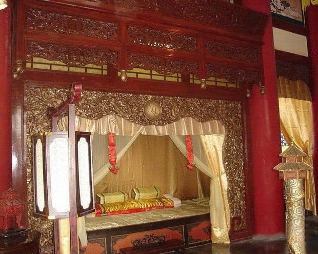 giường ngủ hoàng đế 0