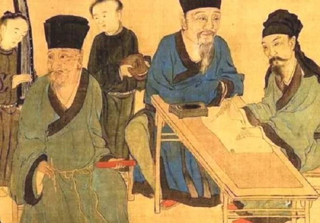 Lưng rùa, eo rắn chớ kết giao, liếc mắt nhìn người chẳng cần dao  2
