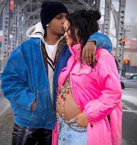 Cầu hôn kiểu bạn trai Rihanna: Gắn dòng chữ 'Cưới anh nhé' lên răng, cách cô nàng đáp trả cũng 'độc' không kém  3