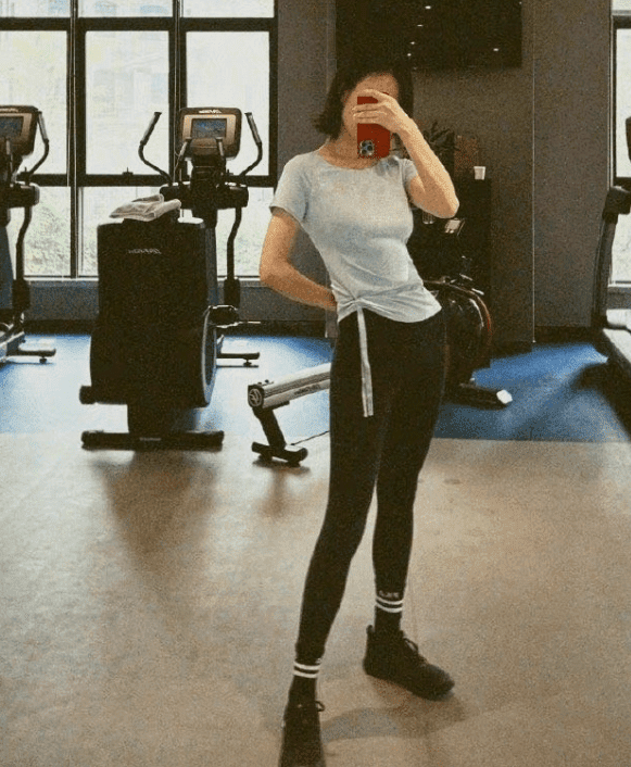 Tại sao lại nói ngực của Lý Tiểu Nhiễm, chân của Diêm Ni, eo của Ân Đào? Những nữ diễn viên trung niên này quá đẹp 4