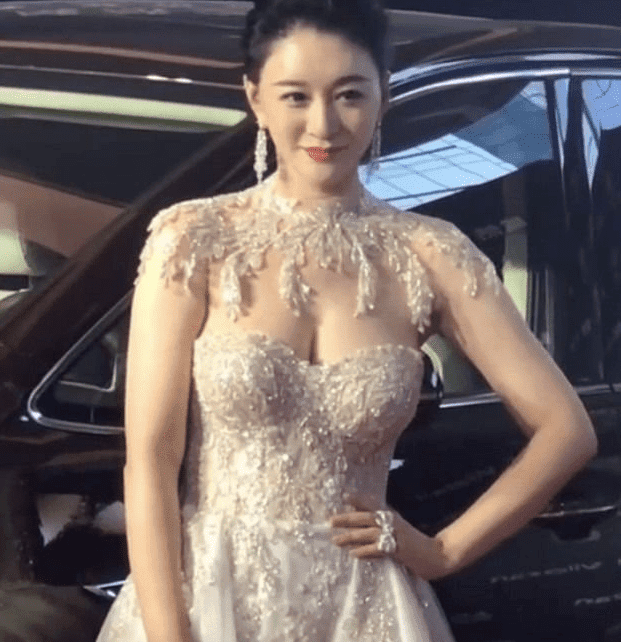 Tại sao lại nói ngực của Lý Tiểu Nhiễm, chân của Diêm Ni, eo của Ân Đào? Những nữ diễn viên trung niên này quá đẹp 8