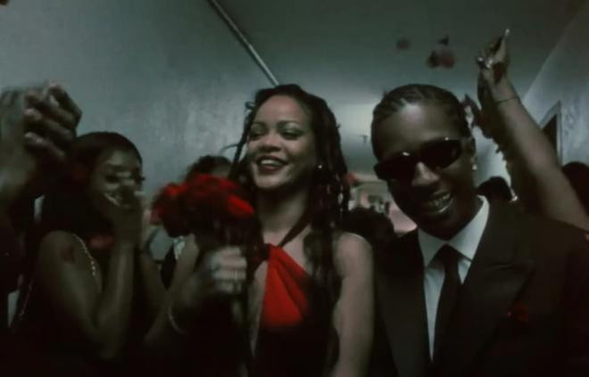 Cầu hôn kiểu bạn trai Rihanna: Gắn dòng chữ 'Cưới anh nhé' lên răng, cách cô nàng đáp trả cũng 'độc' không kém  7