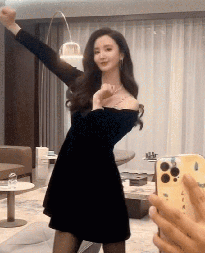 Tại sao lại nói ngực của Lý Tiểu Nhiễm, chân của Diêm Ni, eo của Ân Đào? Những nữ diễn viên trung niên này quá đẹp 3
