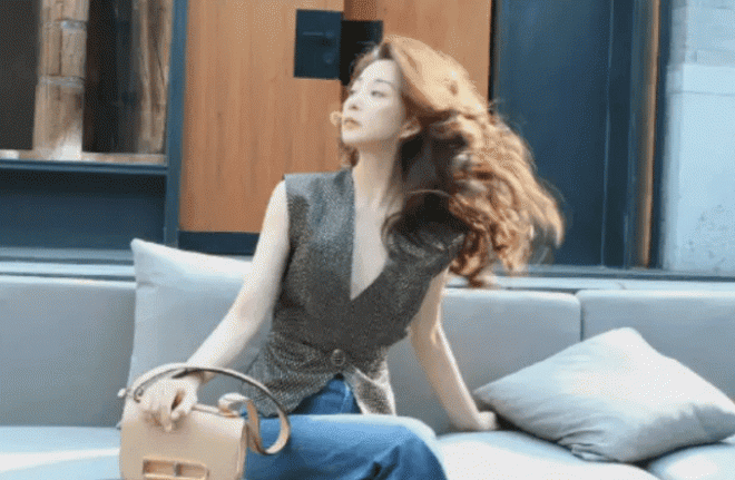 Tại sao lại nói ngực của Lý Tiểu Nhiễm, chân của Diêm Ni, eo của Ân Đào? Những nữ diễn viên trung niên này quá đẹp 1