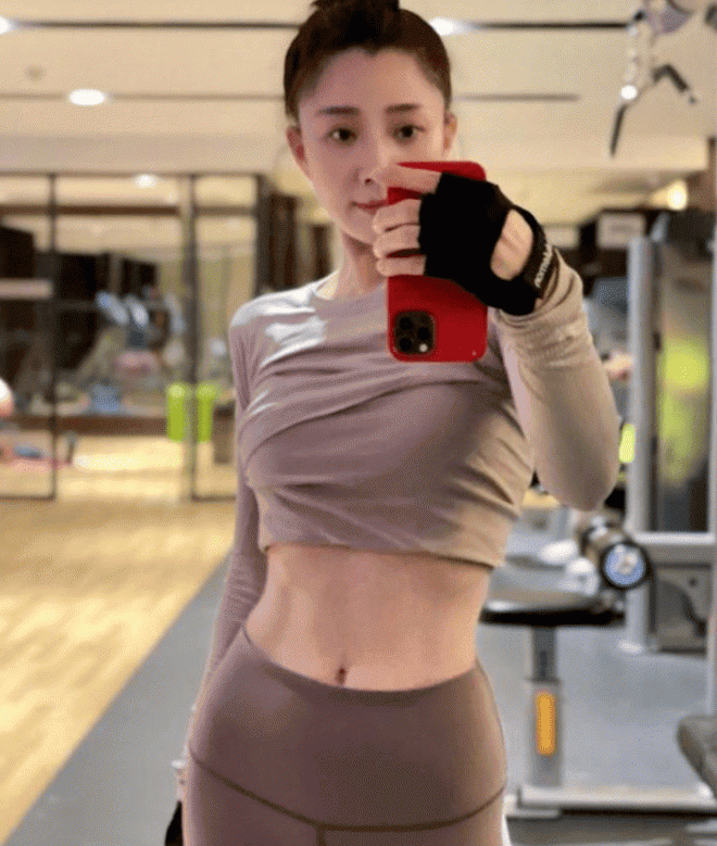 Tại sao lại nói ngực của Lý Tiểu Nhiễm, chân của Diêm Ni, eo của Ân Đào? Những nữ diễn viên trung niên này quá đẹp 0