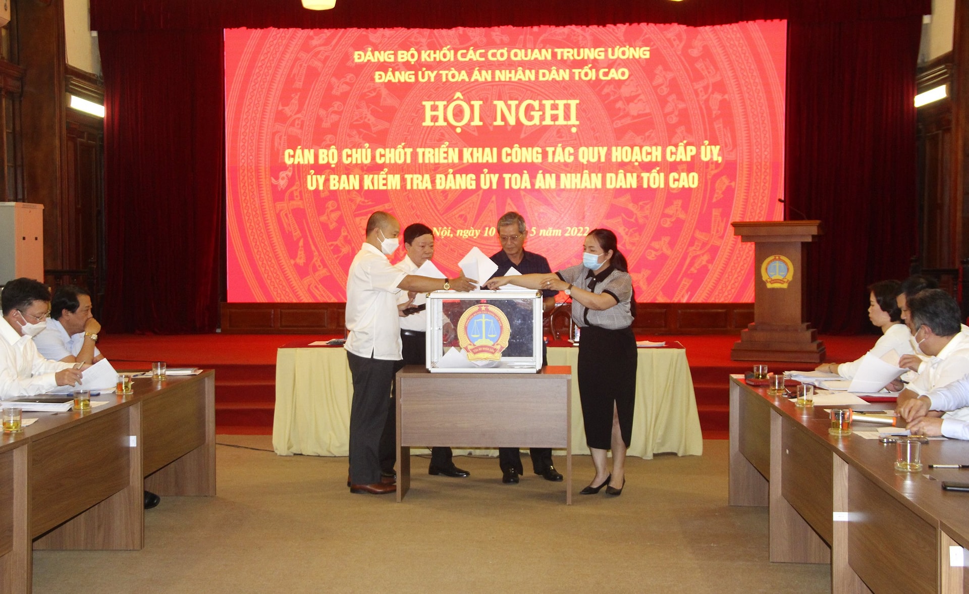 hoi-nghi1.jpg