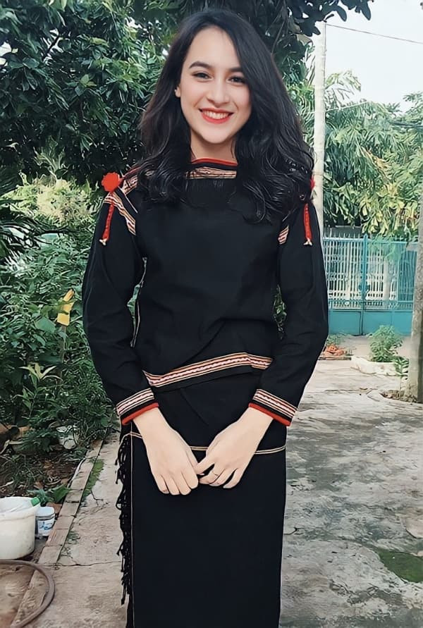 hang-loat-cac-guong-mat-mi-nhan-dinh-dam-quyet-dinh-22chinh-chien22-tai-hoa-hau-cac-dan-toc-viet-nam-2022-5-ngoisaovn-w600-h891 7