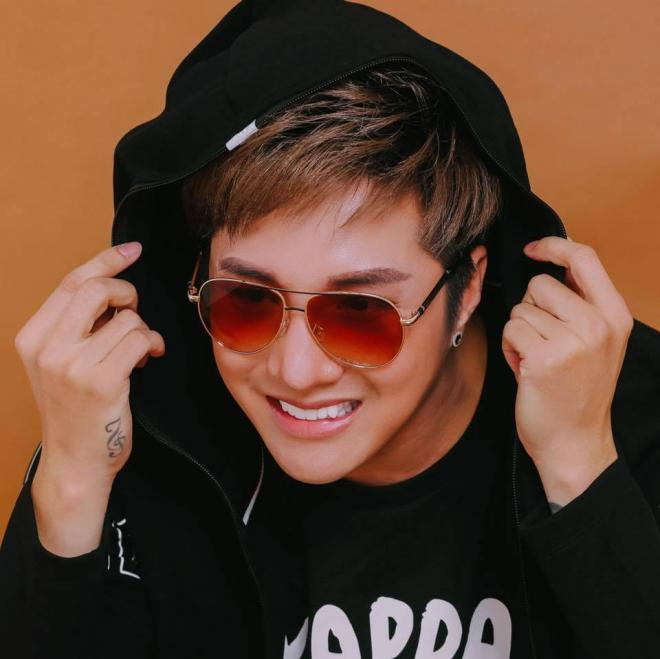 lam-chan-khang-la-ai-tieu-su-su-nghiep-hon-nhan-cua-nam-ca-si-fdd4e9d4.png 0