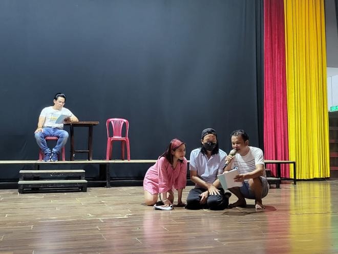 hinh-anh-moi-nhat-cua-danh-hai-hoai-linh-gay-xuc-dong-dien-do-gian-di-di-ho-tro-dan-em-bit-kin-mat-van-lo-doi-mat-met-moi-2-ngoisaovn-w2048-h1536 5