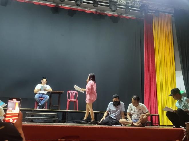 hinh-anh-moi-nhat-cua-danh-hai-hoai-linh-gay-xuc-dong-dien-do-gian-di-di-ho-tro-dan-em-bit-kin-mat-van-lo-doi-mat-met-moi-5-ngoisaovn-w2048-h1536 3