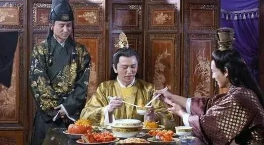 hoang-de-chiem-huu-hoang-hau-03-ngoisaovn-w535-h295 2 hoang-de-chiem-huu-hoang-hau-03-ngoisaovn-w535-h295 2