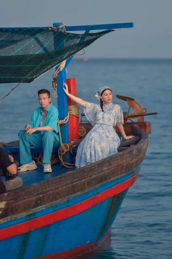 ngoc-thanh-tam-lan-dau-khoe-co-ngoi-cua-gia-dinh-tai-nha-trang-1-ngoisaovn-w600-h899 9