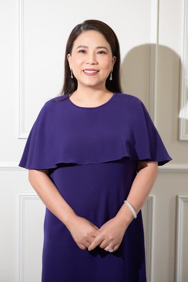 ngoc-thanh-tam-lan-dau-khoe-co-ngoi-cua-gia-dinh-tai-nha-trang-10-ngoisaovn-w600-h899 2