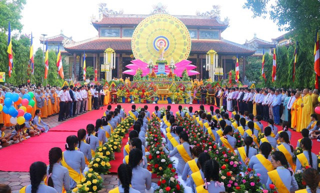 Người dân hân hoan chào mừng Đại lễ  Phật đản - Ảnh 4.