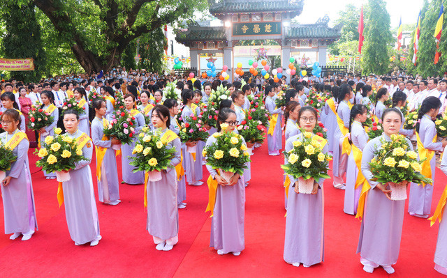 Người dân hân hoan chào mừng Đại lễ  Phật đản - Ảnh 3.