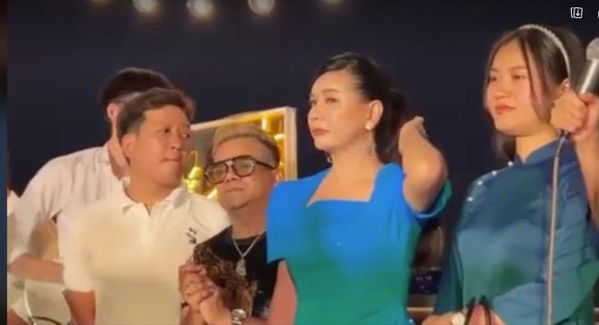 cat-phuong-vua-khoc-vua-cuoi-mung-sinh-nhat-cung-hoi-ban-than-228-nam-nua-la-ngay-toi-mac-ao-cuoi22-14-ngoisaovn-w2032-h1105 2