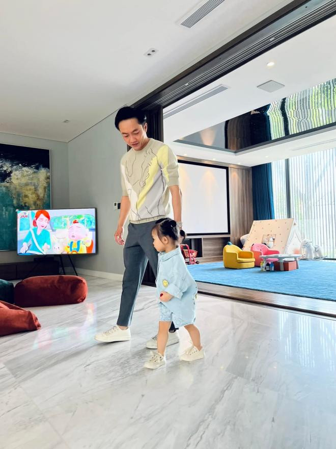 cuong-do-la-khoe-anh-chu-nhat-binh-yen-ben-ai-nu-bieu-cam-cua-suchin-the-nao-ma-ai-cung-me-khi-duoc-bo-hon-4-ngoisaovn-w1536-h2048 4