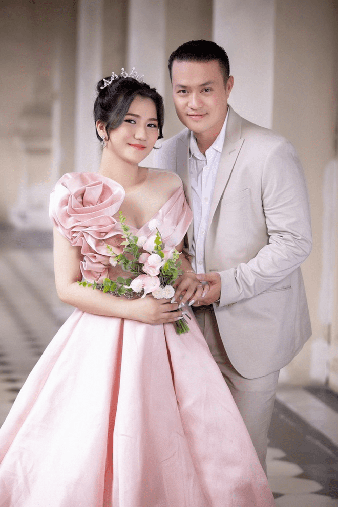 anh-cuoi-minh-chanh-va-vo-165 (1).png 1