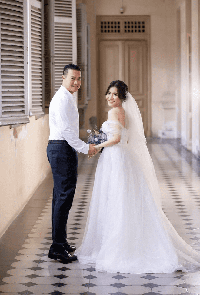 anh-cuoi-minh-chanh-va-vo-165 (1).png 1