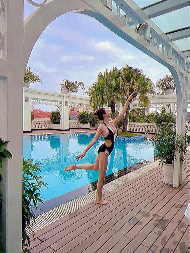 Kiều Anh mặc áo tắm  0