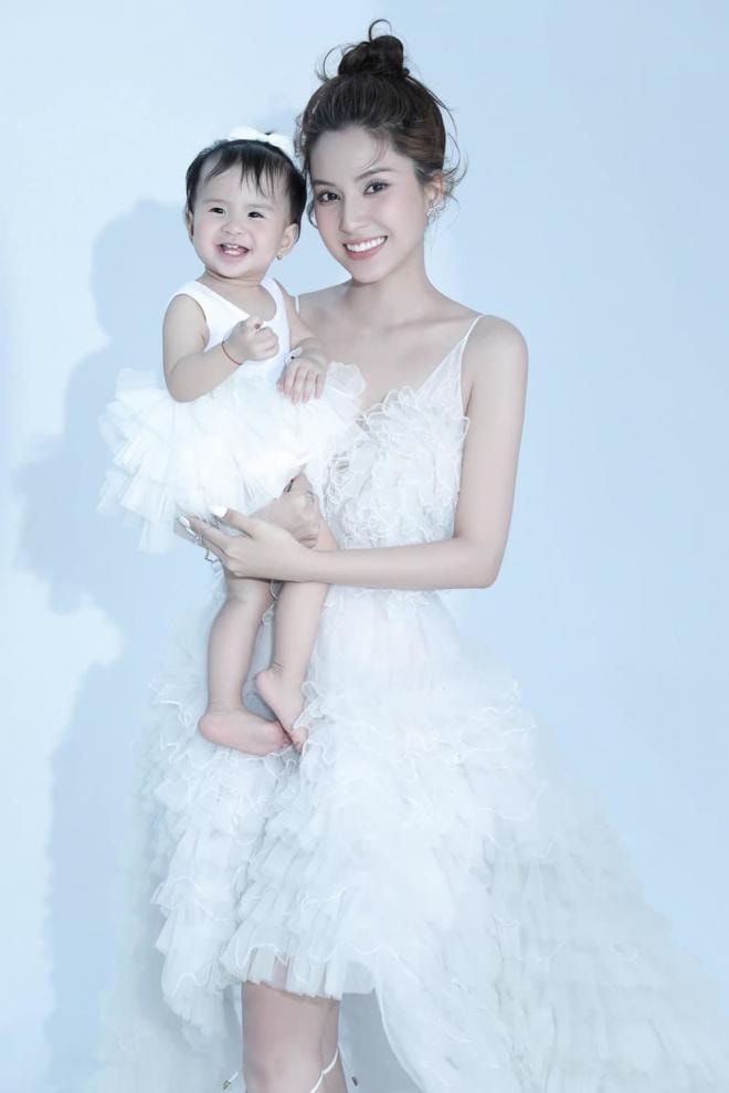 thien-an-lam-tiec-thoi-noi-cho-con-gai-be-sol-bo-lo-to-chat-nghe-thuat-y-het-jack-qua-man-chon-do-vat-6-ngoisaovn-w1000-h1499 1