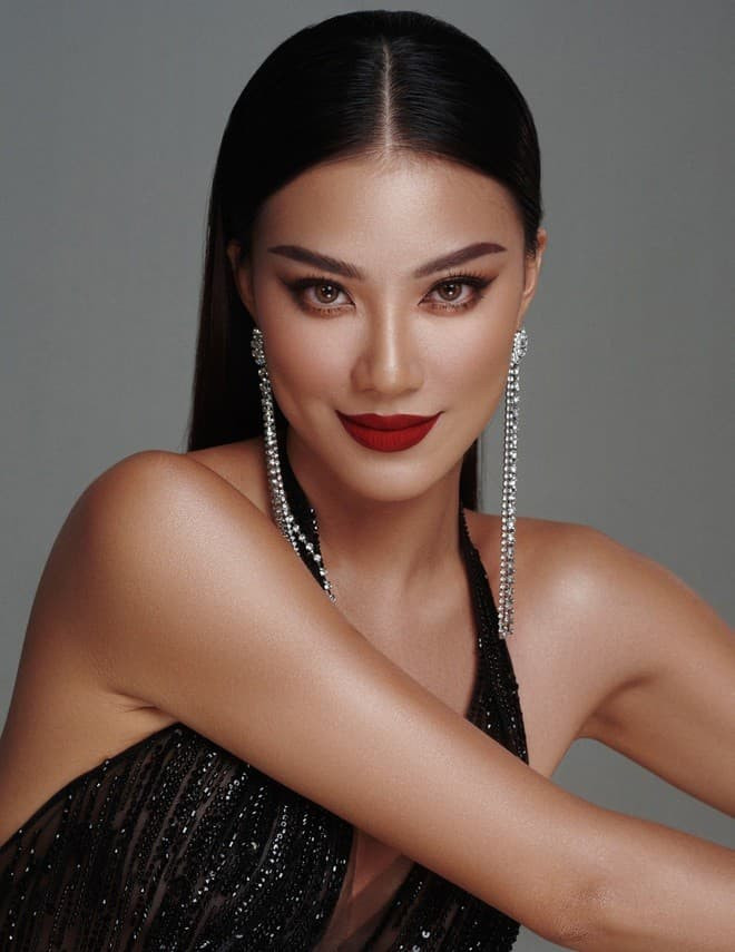 miss-universe-a-hau-kim-duyen-noi-bat-voi-phan-tu-gioi-thieu.jpg 3