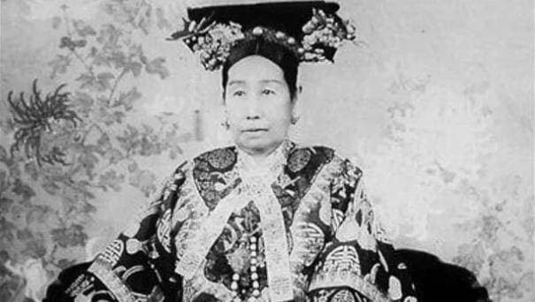 1-tu-hy-thai-hau-giet-cung-nu-ngoisaovn-w605-h342 2