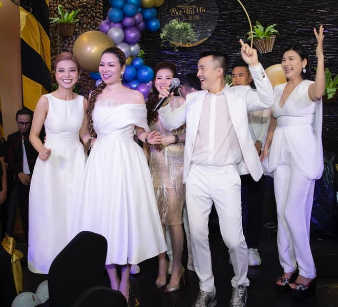 sinh-nhat-hoa-hau-bui-thi-ha-205 (1).jpg 8